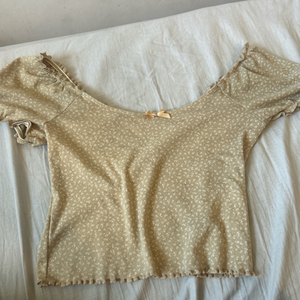 American Eagle Outfitters Beige Floral Blouse